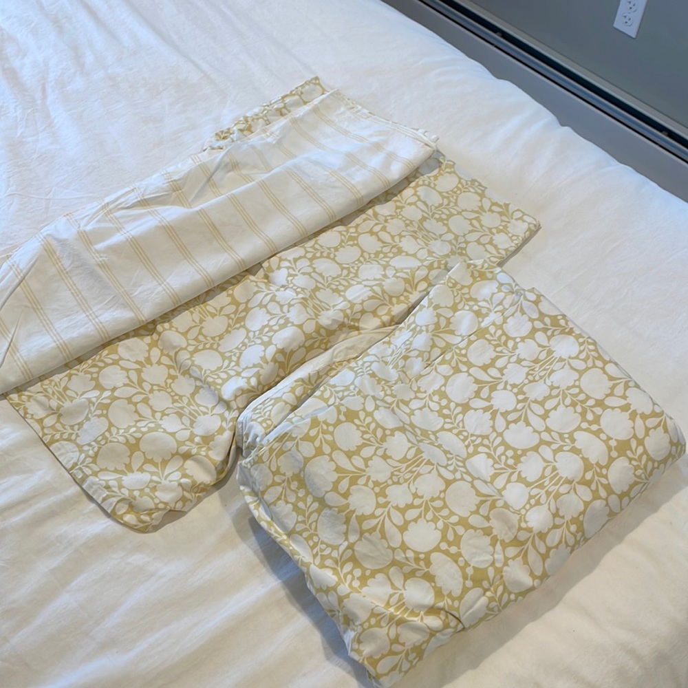 Garnet Hill Siesta Duvet and Shams -Queen